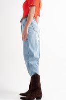 Q2 - Original High Rise Relaxed Jeans With Pleat Front in Bleach Wash