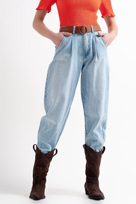 Q2 - Original High Rise Relaxed Jeans With Pleat Front in Bleach Wash