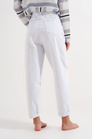 Q2 - Original High  Waisted Loose Tapered Leg Jeans in White