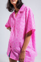 Q2 - Original Oversized Short Sleeve Shirt in Bright Pink